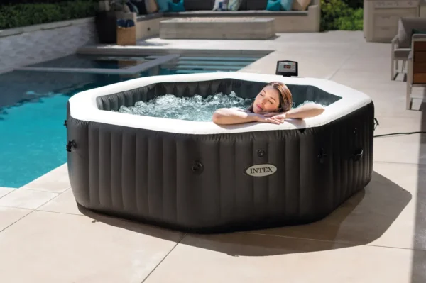 Exteriorea Spa gonflable 4 places ZenSpa Bora 4 femme detente