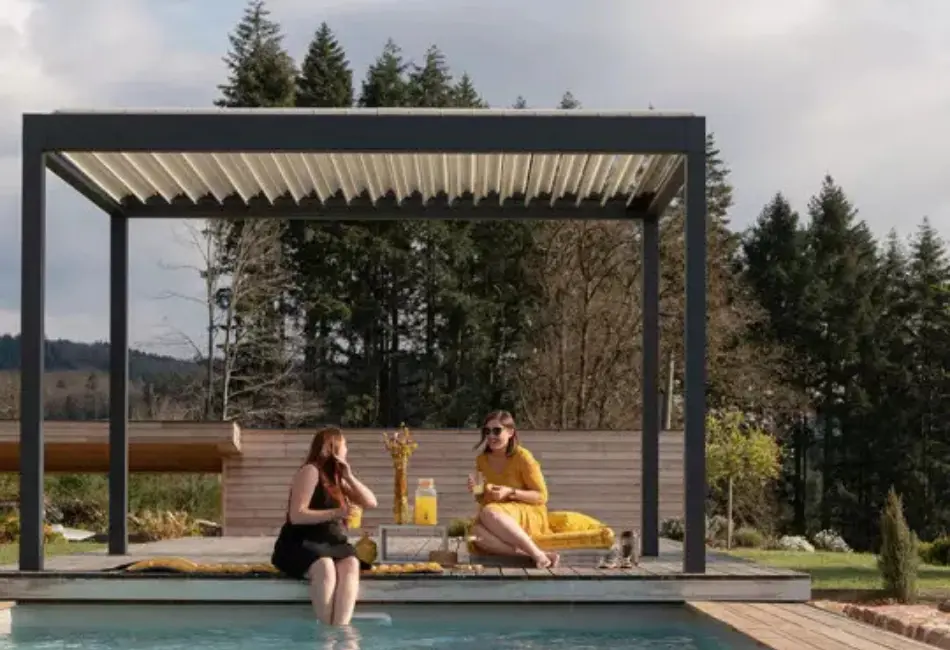 Exteriorea-pergola-bioclimatique-autoportée-en-kit-ombréa-Bio (1)