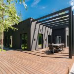 Pergola bioclimatique du Portugal : vraiment moins cher ?