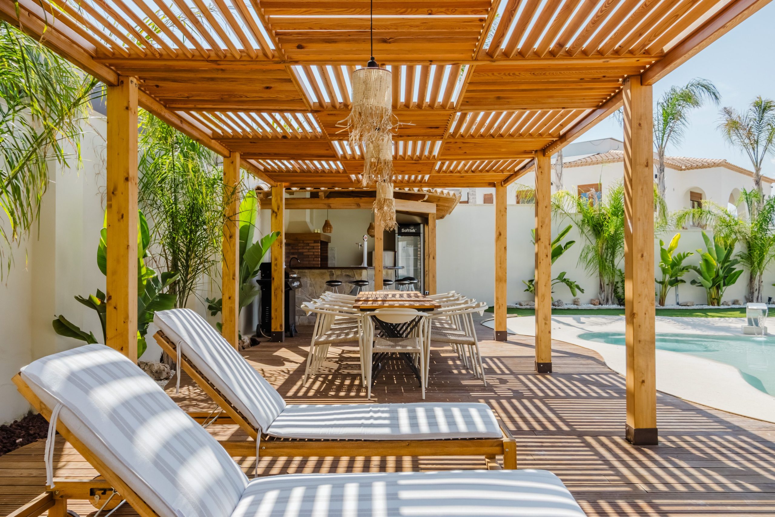 Pergola bois design patio exterieur piscine