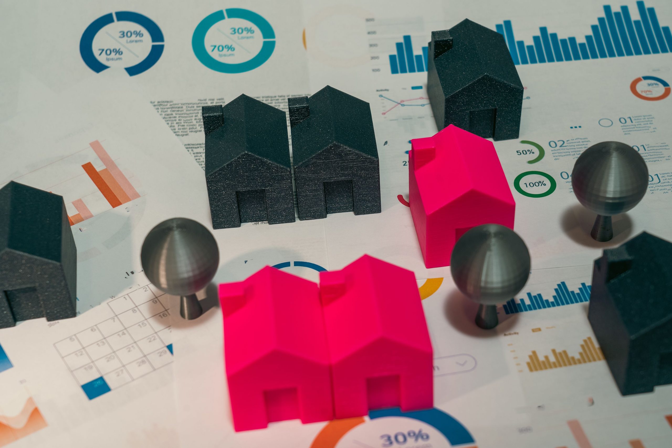 Analyse marché immobilier avec maquettes maisons graphiques