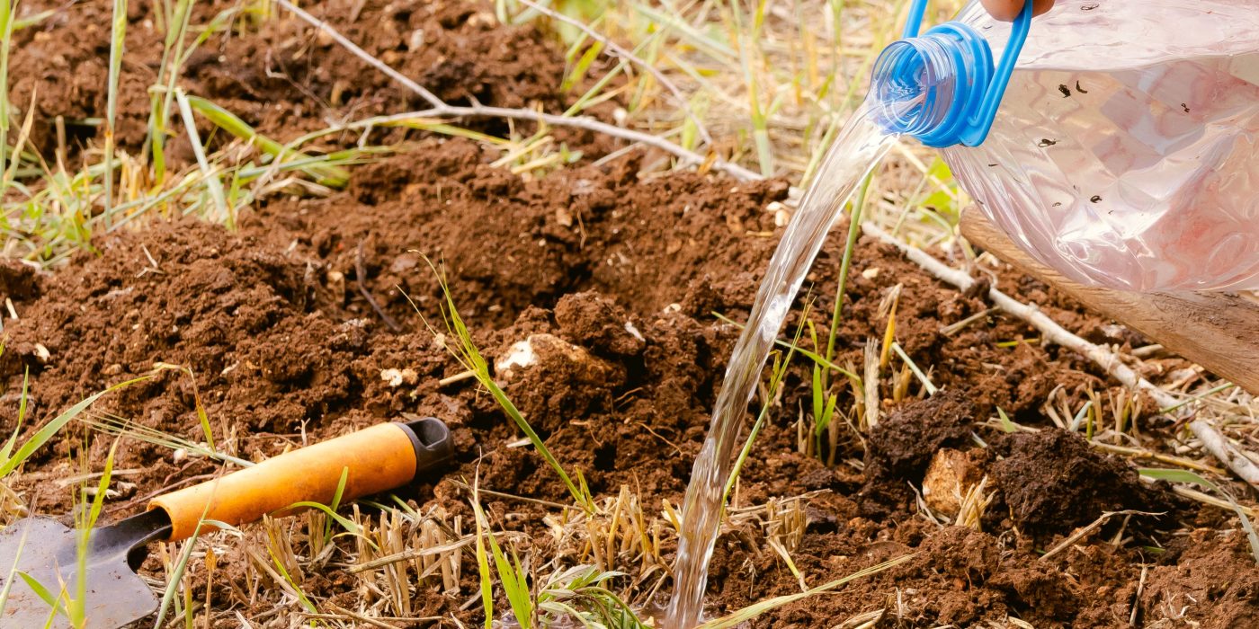 Comment fabriquer un goutte à goutte avec une bouteille d&rsquo;eau ?